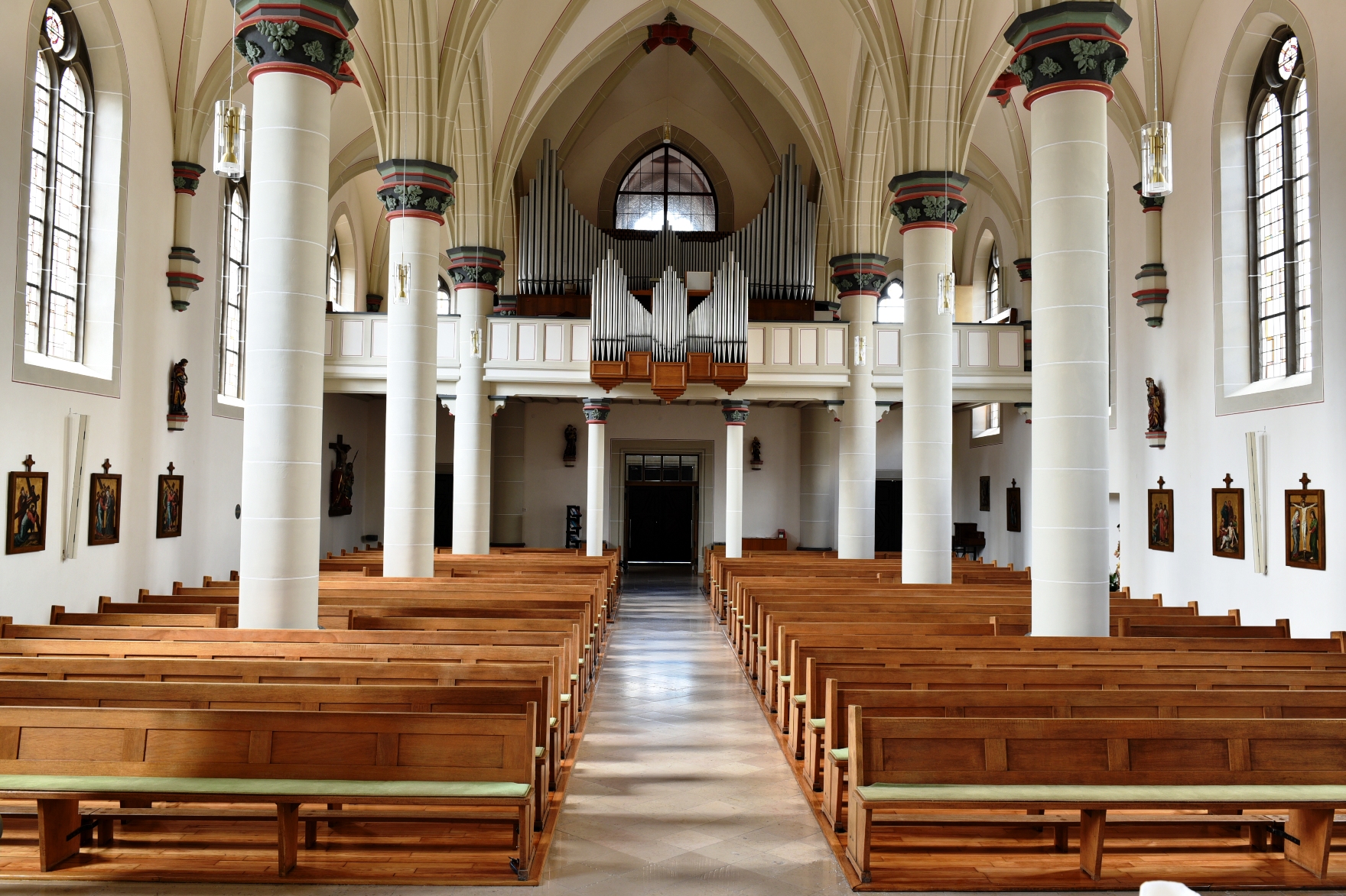MX Kirche innen 2